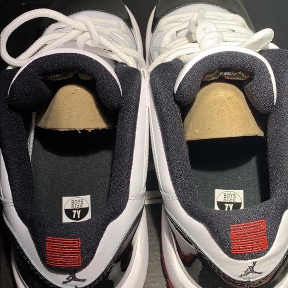 AIR JORDAN 11 RETRO BRED (LOW TOP) SIZE 7 - Picture 5 of 5